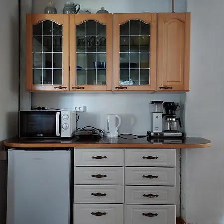 Garage House Apartment *